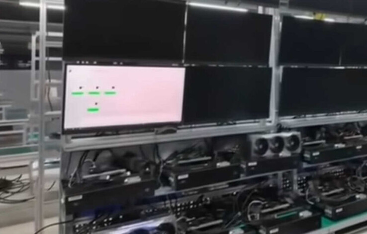 Alleged GeForce RTX 5090 boots successfully. (Image source: BiliBili)