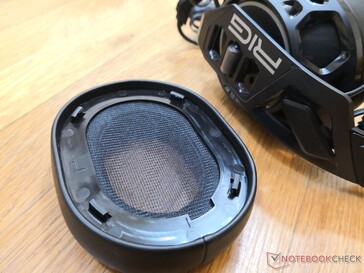 Earcups are removable for cleaning or replacing