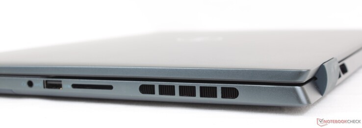 Right: 3.5 mm headset, USB-A 3.2 Gen. 1, SD card reader