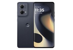 The Motorola Edge 2024 has a faux leather back and an IP68 rating. (Image source: Motorola)