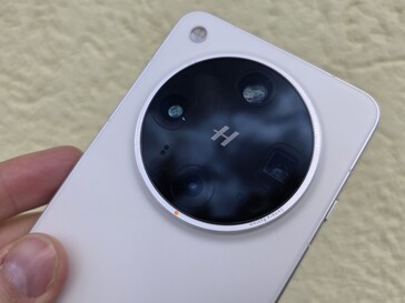 Oppo Find X8 Ultra in review. (Image source: Marcus Herbrich/Notebookcheck)