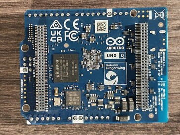 There are also two additional pin headers on the back (image source: Notebookcheck)