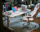 Height-adjustable desk with practical accessories: Esslinger VexelLine in a practical test