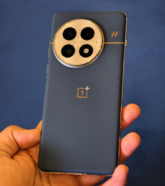 The OnePlus 13 could be available globally in the fetching blue finish shown here. (Image source: @sondesix)