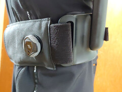 Knob adjusts tension. (Image source: Notebookcheck)