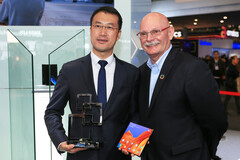 A Huawei representative accepts the award from John Hoffman, the CEO of GSMA. (Source: Huawei)