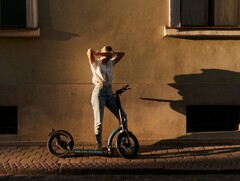 The SWAN Folding Electric Scooter has larger 16-inch wheels. (Image source: SWAN)