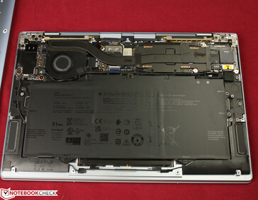 For comparison: The interior of the base XPS 13 9315 - the SSD is soldered