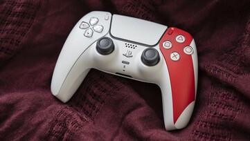The new God of War 20th Anniversary DualSense controller. (Image source: PlayStation)