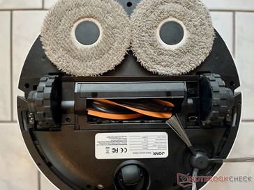 Bottom view of the JONR P20 Pro vacuum and mopping robot. (Image source: Notebookcheck)