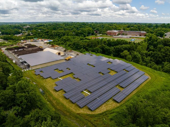 Solar park on the site of a disused landfill in White Plains, New York (image: DSD Renewables)