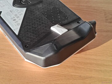 The AMD version has a much angular chassis... (image source: Notebookcheck)