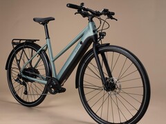 The Decathlon Elops 500 e-bike is discounted by up to €150. (Image source: Decathlon)