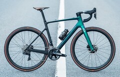 The SCOTT Addict eRIDE Ultimate Bike weighs just 10.75 kg (~23.7 lbs). (Image source: SCOTT)