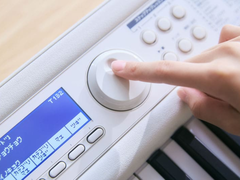 The Casio LK-550WE keyboard