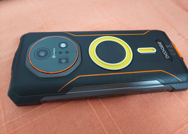 The rear camera. (Image source: Sergey Tarasov - Notebookcheck)