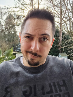 Selfie with the Redmi Note 15 5G