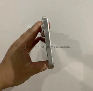 OnePlus Nord N20 dummy top (image via Fathom Bracelets)