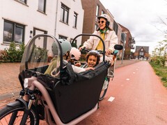 The Decathlon BTWIN Electric Family Cargo Bike F900E. (Image source: Decathlon)