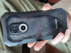 Doogee S61 Pro with transparent back cover (Source: Own)