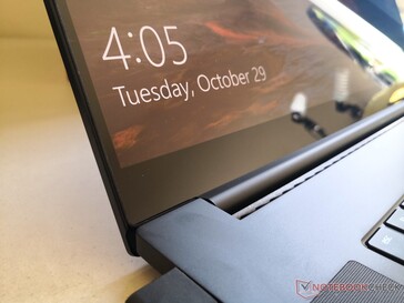 Edge-to-edge glass touchscreen