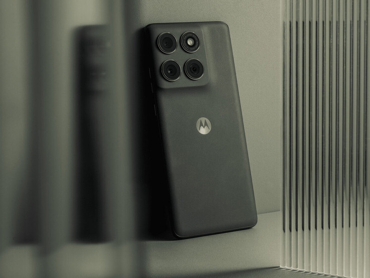 The Pantone Deep Forest finish of the phone (Image source: Motorola)