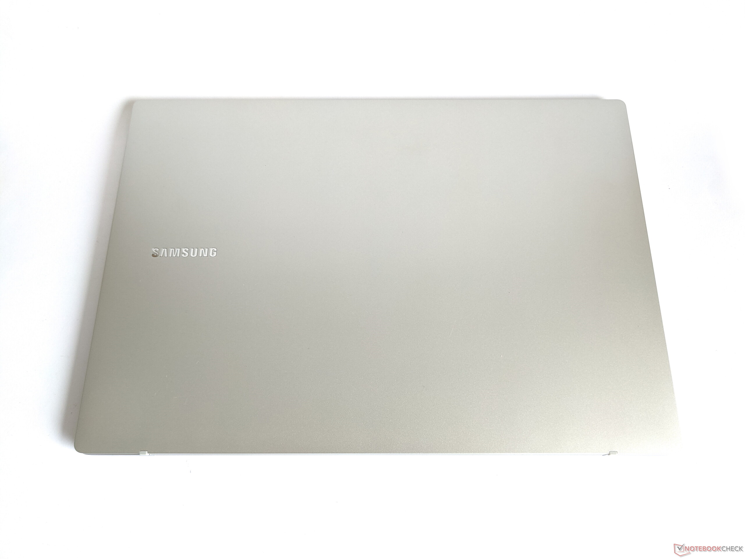 Test du Galaxy Book (2021) : le PC portable Samsung abordable pour les  utilisateurs de bureau - Notebookcheck.fr