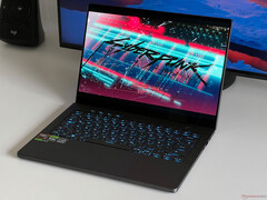 The ASUS ROG Zephyrus G14 comes in at 1.50 kg (3.31 lbs). (Source: Andreas Osthoff for Notebookcheck)