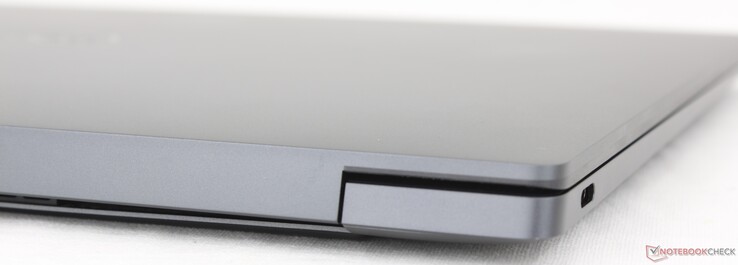 Rear: No ports