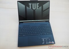 The Asus TUF Gaming A16 gaming laptop has a muted, but still gamery design language. (Image source: Florian Glaser / Notebookcheck)