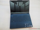 The Asus TUF Gaming A16 gaming laptop has a muted, but still gamery design language. (Image source: Florian Glaser / Notebookcheck)