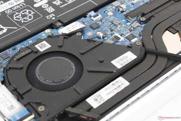 Cooling solution consists of a single ~60 mm fan and two short copper heat pipes