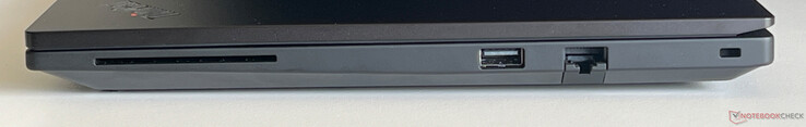Right: SmartCard reader, USB-A 3.2 Gen 1 (5 Gbit/s), Gigabit Ethernet, Kensington Nano Security Slot