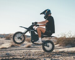 The Yozma IN 11 electric dirt bike comes with auto-assist wheelie feature