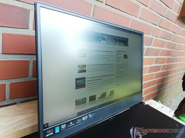 Asus ROG Zephyrus S17 outdoor use