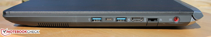 Right: USB 3.0, USB 3.1 Type-C with Thunderbolt, USB 3.0, HDMI, Ethernet RJ45, power-in