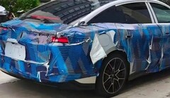 Camouflaged prototype of the 3rd-gen BYD Han, photographed by the BYD fan community Di Fen Zhi Jia