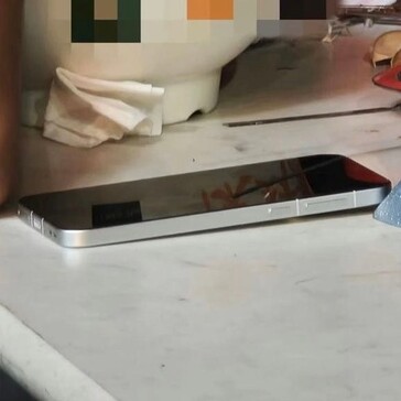...allegedly pose for the camera in new leaked images. (Source: ZionsAnvin via Twitter/X)
