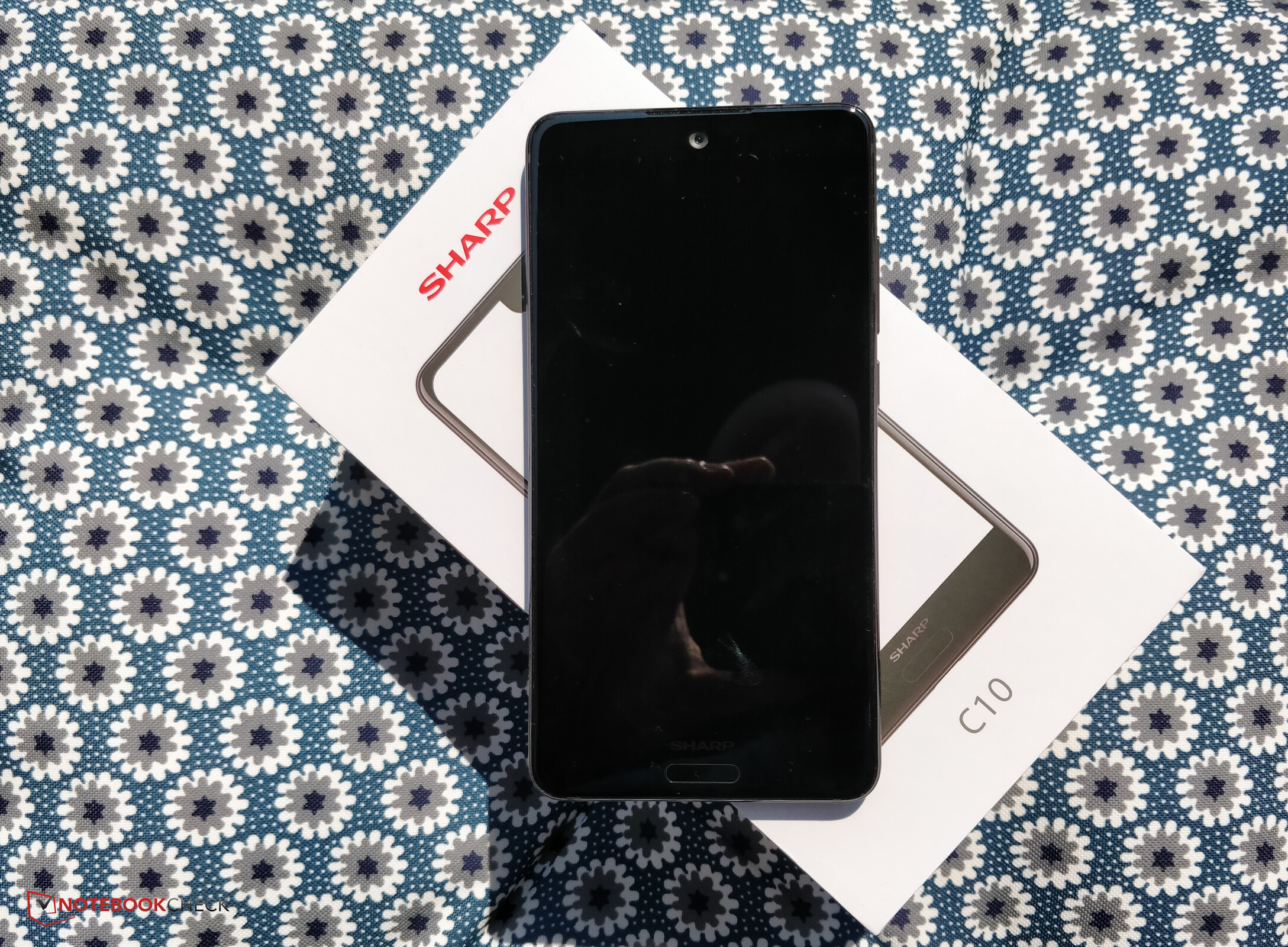 Sharp Aquos C10 Smartphone Review Notebookcheck Net Reviews