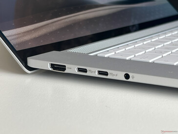 Left: HDMI 2.1, 2x USB-C 4.0 (40 Gbit/s, DisplayPort ALT mode 1.4, Power Delivery 3.0), 3.5-mm audio