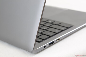 Smooth and uniform matte metal texture gives a high-end first impression