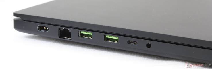 Left: AC adapter, 2.5 Gbit RJ-45, 2x USB 3.2 Gen. 2, USB-C 3.2 Gen. 2, 3.5 mm combo audio