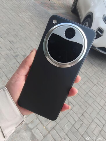 Alleged Find X8 Ultra rear design. (Image source: ZionsAnvin on X)