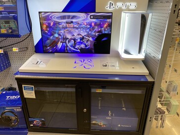 PS5 demo kiosk. (Image source: NeoGAF - Kyshakk)