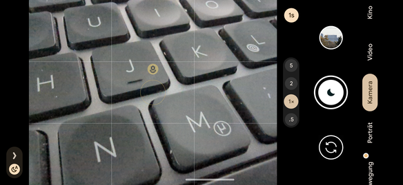 A control button is displayed in macro mode.