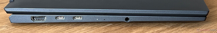 Left: HDMI 2.1, 2x USB-C 4.0 with Thunderbolt 4 (40 GBit/s, DisplayPort ALT mode, Power Delivery 3.0), 3.5-mm audio
