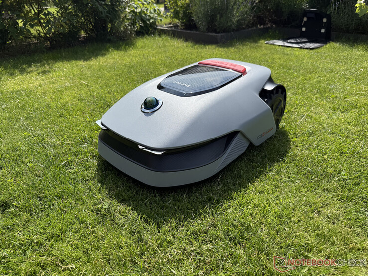 Dreame A1 Pro robotic lawnmower test