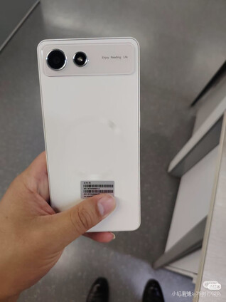 Magnetic ring on the back