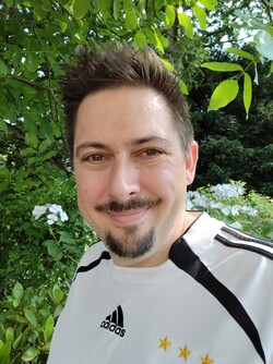 Selfie on the Vivo V40 SE