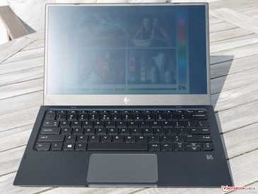 HP Lap Dock in the sun